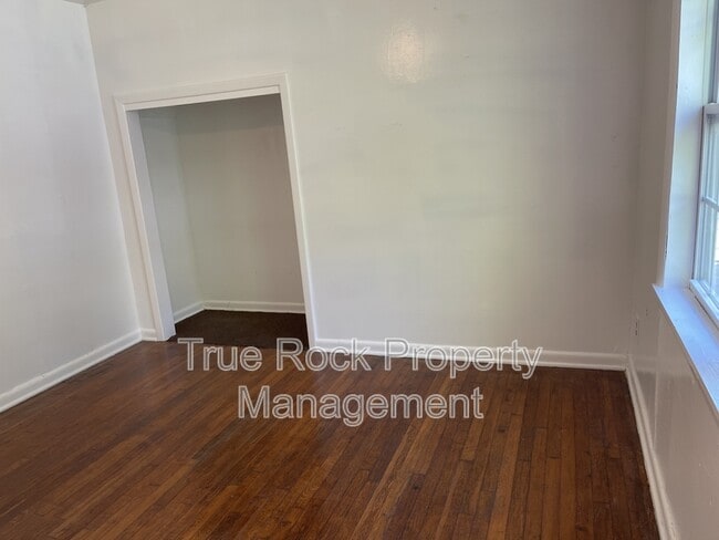 Building Photo - 403 W 13th