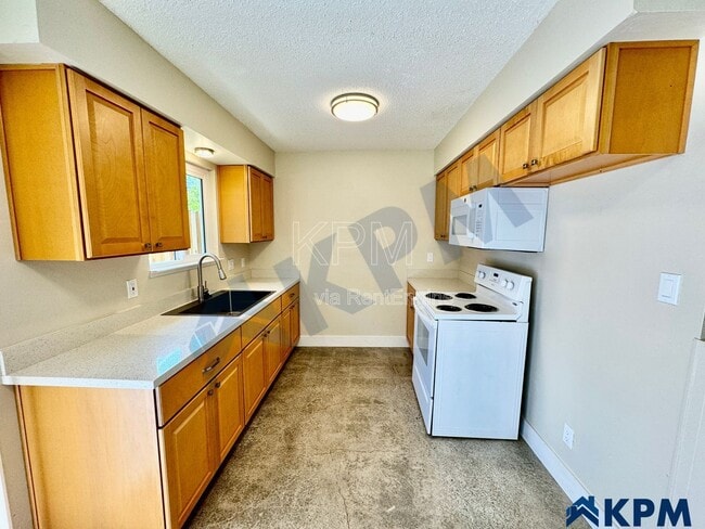 Building Photo - 6634 N El Dorado St