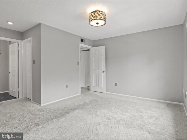 Building Photo - 7737 Inversham Dr
