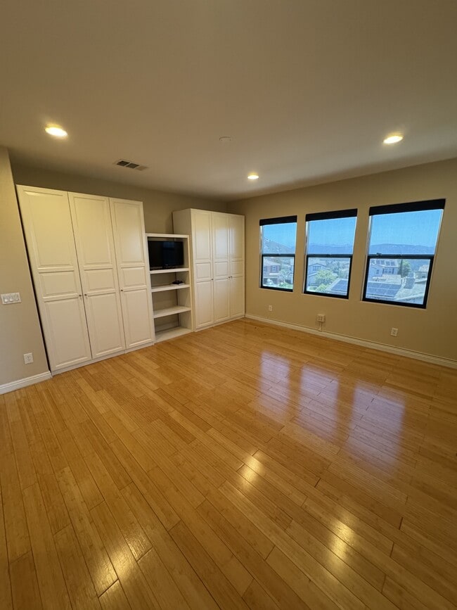 Building Photo - 851 Antilla Way