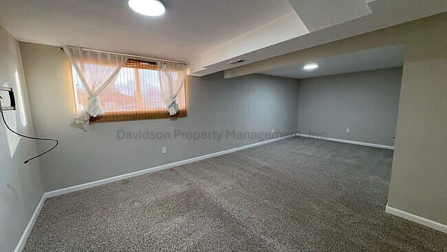 Building Photo - Updated 5 Bedroom House Near Memorial Park