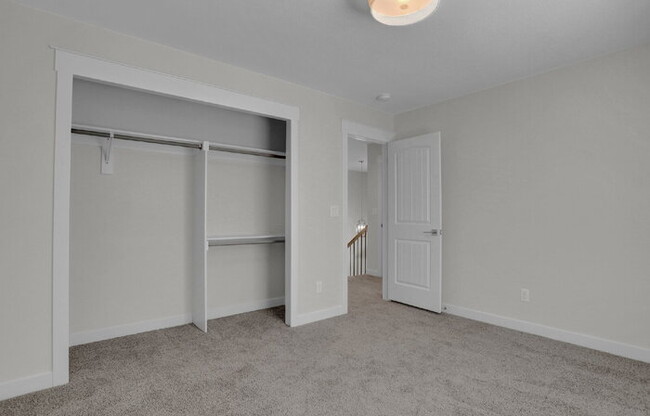 Building Photo - Modern 3-Bedroom Townhome – Conveniently L...