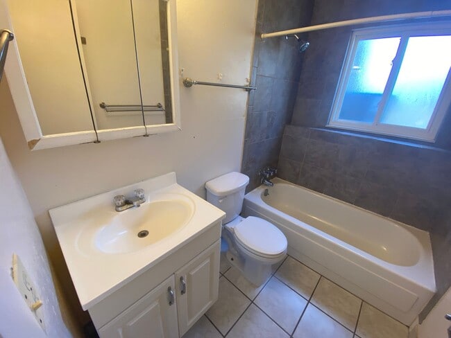 Building Photo - Nice 3 Bedroom Home in South Aurora