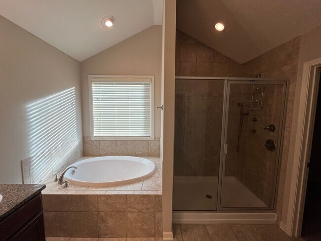 Building Photo - Fall in Love with Where You Live. Located in North Columbus