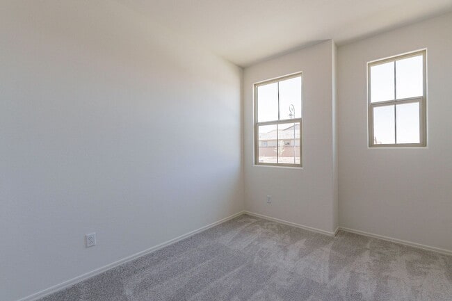 Building Photo - Modern 3-Bed + Den Home in Ventana De Estrellas