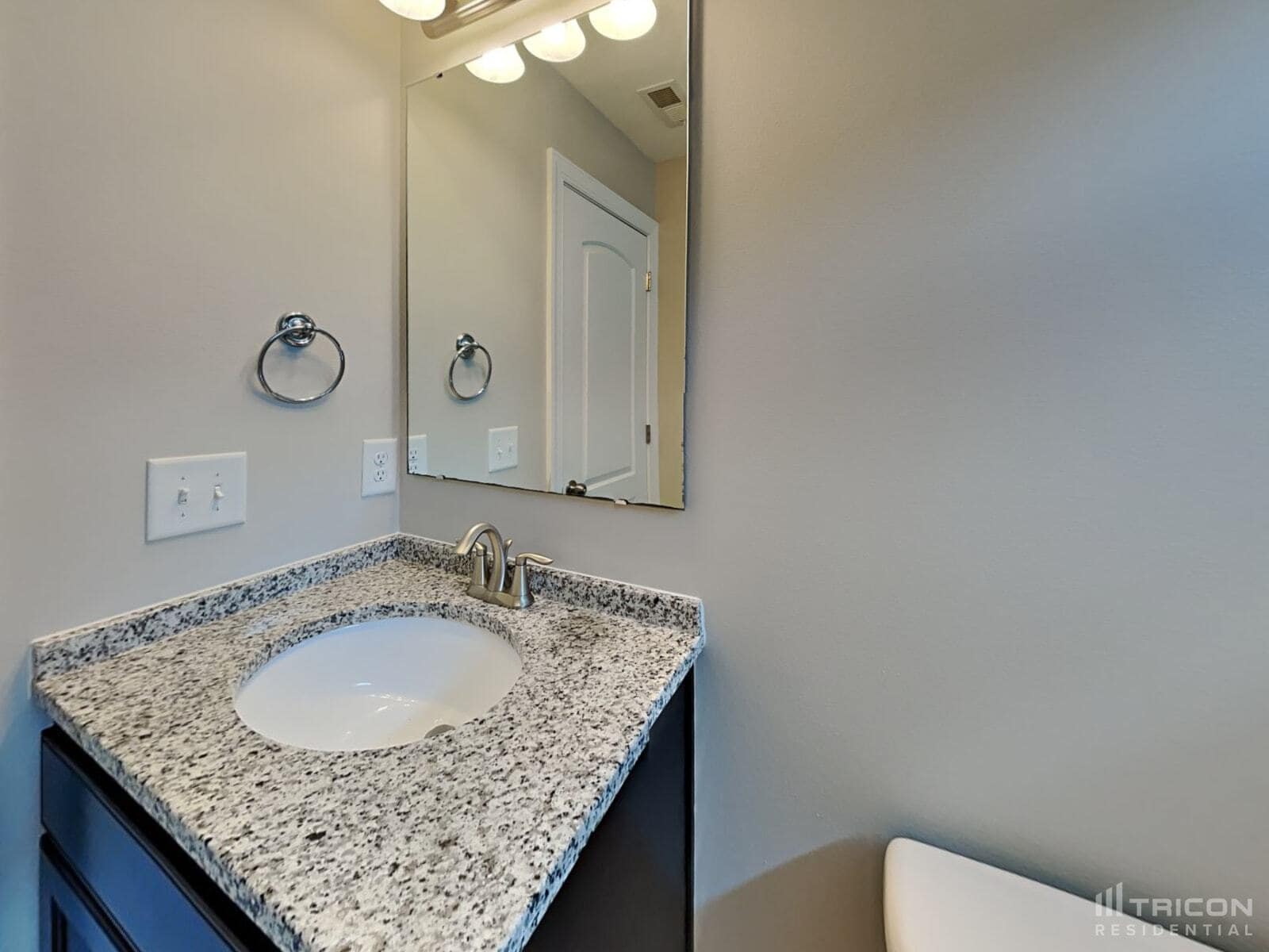 Building Photo - 2203 Wise Owl Dr