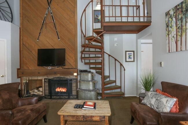 Building Photo - Move in Special! Keystone 2 bed/2bath! Plu...