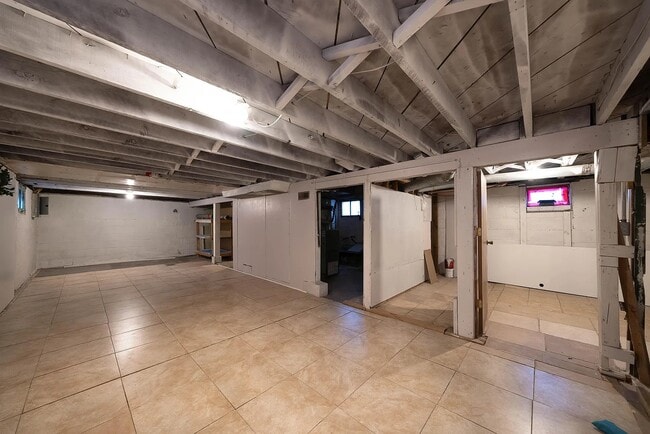 Building Photo - 411 Voorhis St