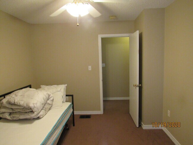 Building Photo - 1853 Whispering Oaks Ln