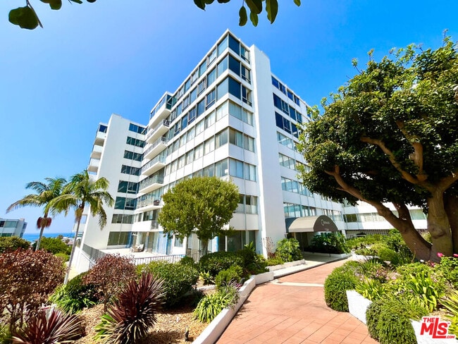 Building Photo - 17350 Sunset Blvd