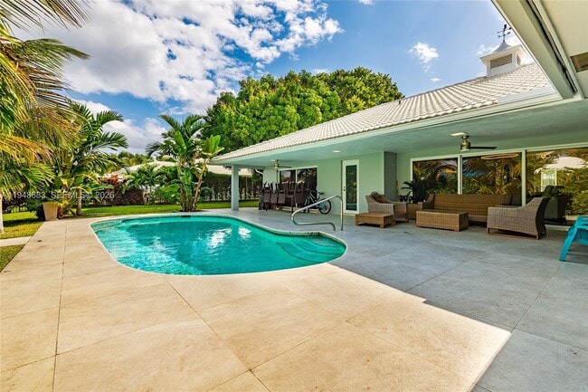 Building Photo - 709 Elm Tree Ln