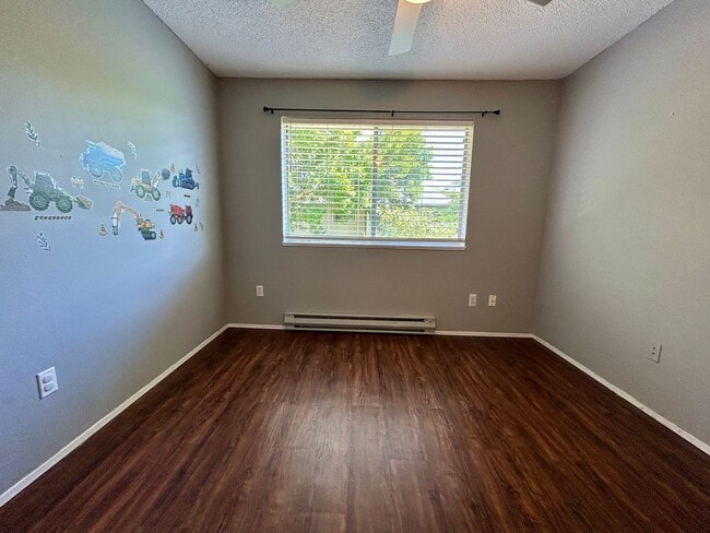 Building Photo - FIRST MONTHS RENT FREE! Welcome to your new home!