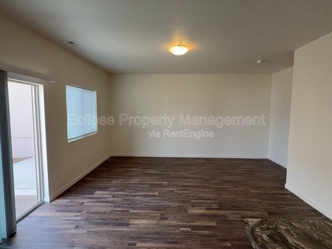 Building Photo - 250 Sasha St