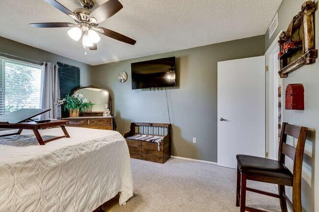 Building Photo - 12602 N 105th Ave