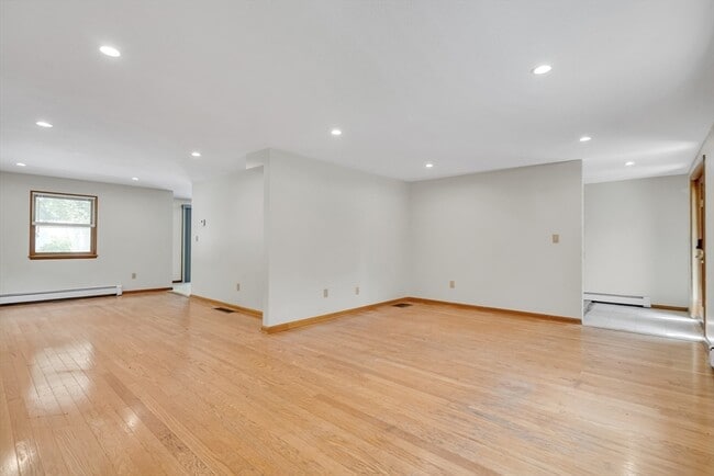 Building Photo - 115 Rowe St