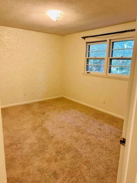 Building Photo - 2660 Tiffany St