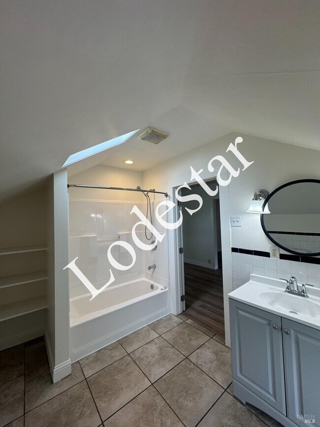 Building Photo - 302 Carolina St