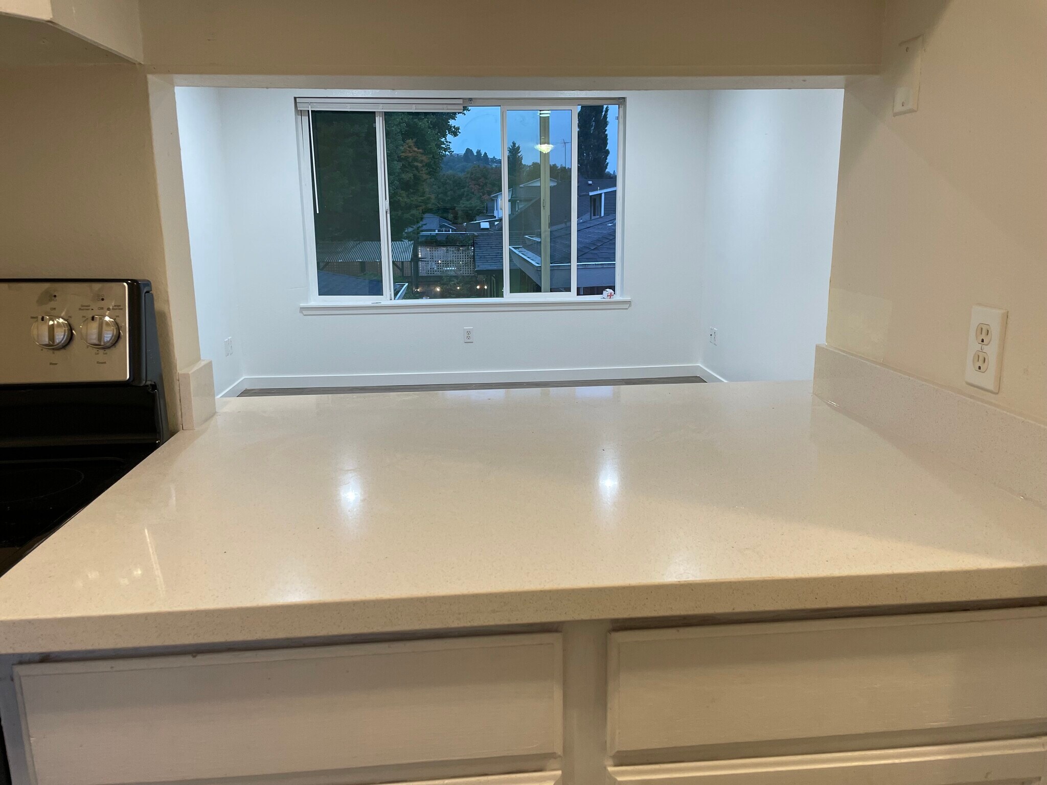 Kitchen - 340 Meadow Ave N
