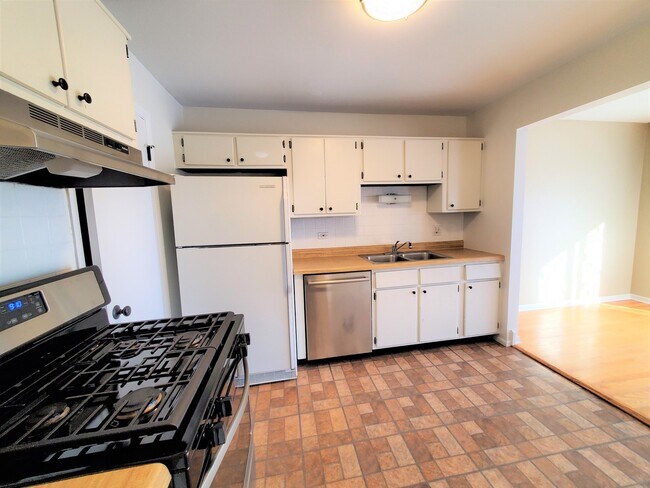 Building Photo - 733 Plum Tree Ct