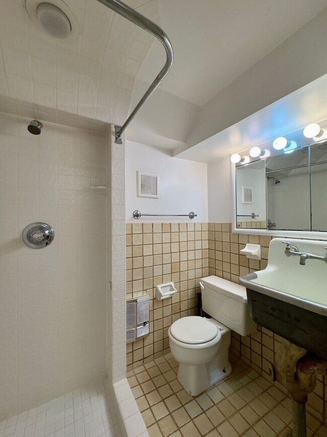 Building Photo - Charming 1 Bedroom Townhome ~ Ridgely's Delight