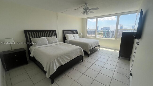 Building Photo - 3505 S Ocean Dr