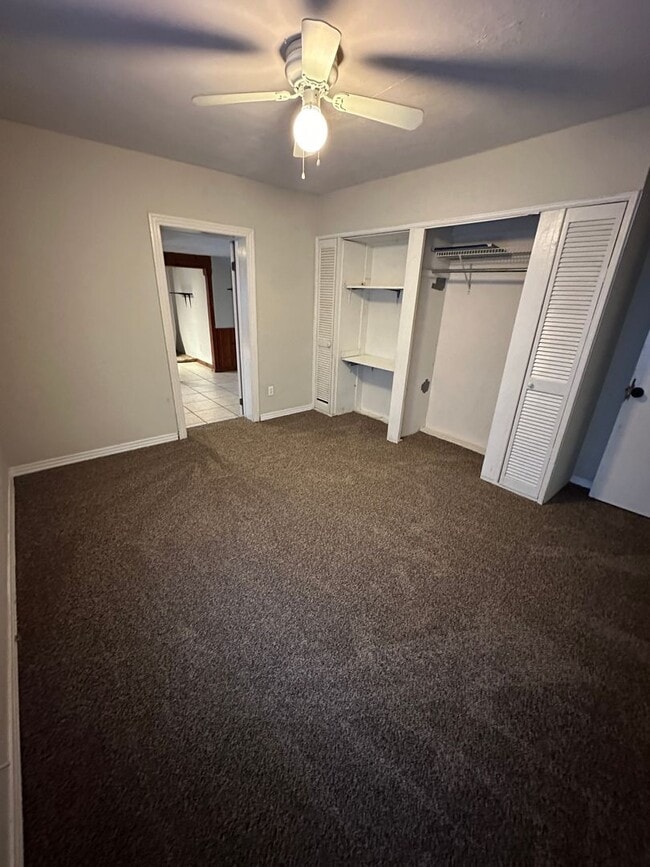 Building Photo - 3 Bed 1 Bath House with Fenced-in Yard. Available NOW!