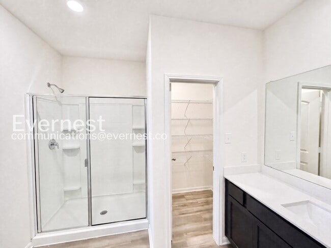 Building Photo - 4 Bed/2 Bath Home with Garage / Available Now!