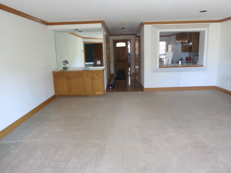 Building Photo - 8880 Villa La Jolla Dr