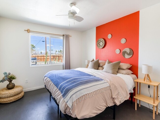 Building Photo - Spacious 4 Bedroom 2 Bathroom Home With A Pool