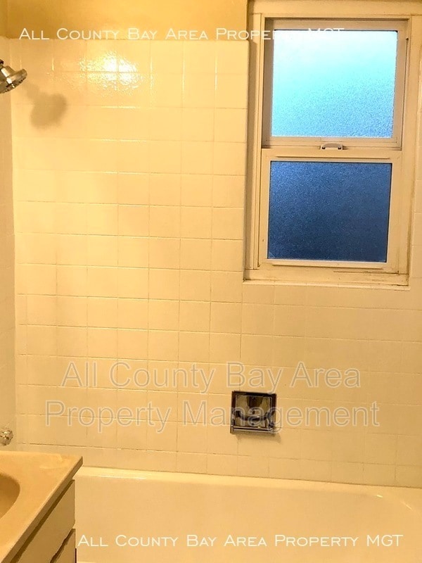 Building Photo - 1031 Ranchito Ct