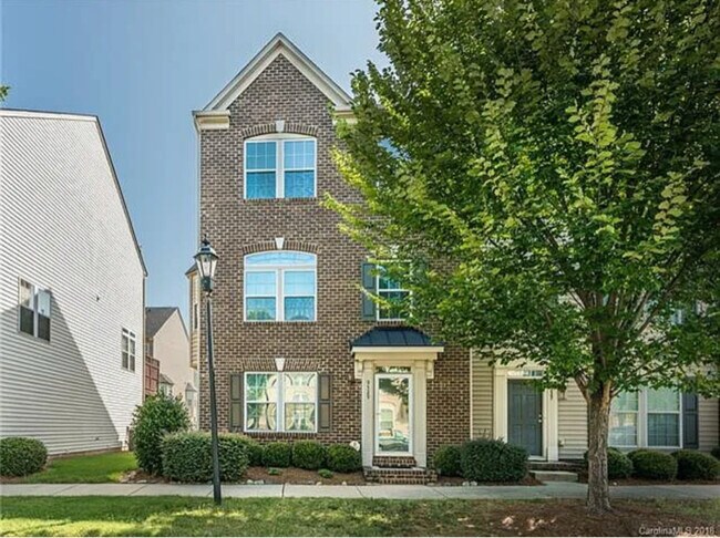 Primary Photo - 9329 Lenox Pointe Dr