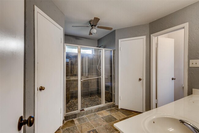 Building Photo - 946 Mesa Terrace Dr