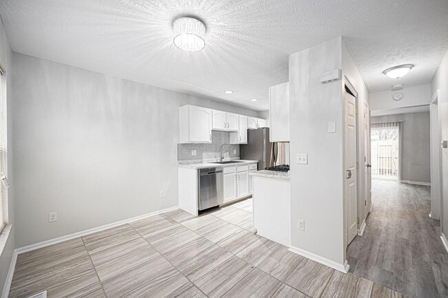 Building Photo - 97 Tarryton Ct W