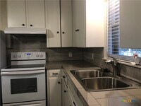 Building Photo - 1002 Hazelton St