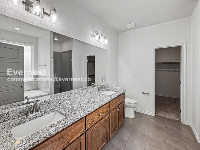 Building Photo - 702 Freedom Cir