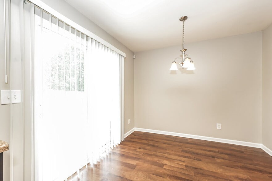 Building Photo - 2014 Cobblestone Dr