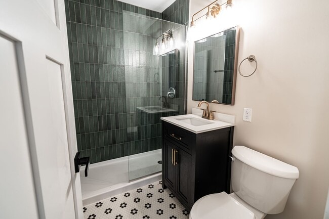 Interior Photo - 2600 E Kenwood Blvd