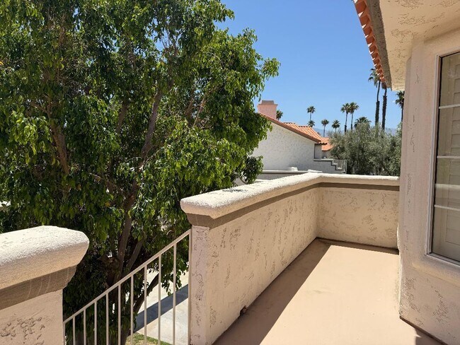 Building Photo - 688 Vista Lago Cir N
