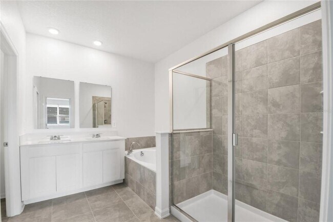 Building Photo - 401 Bogey Dr