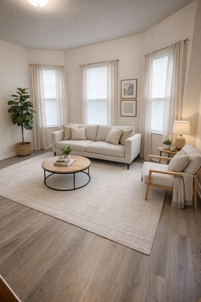 Building Photo - 410 N 52nd Ave W