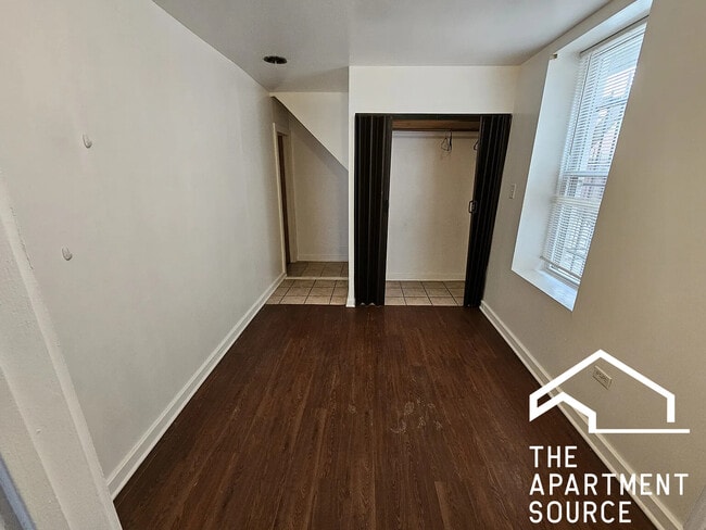 Building Photo - 3531 W Dickens Ave