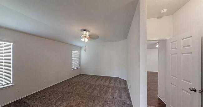 Building Photo - 1828 T H Johnson Dr