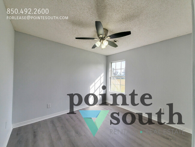 Building Photo - Dashing Duplex near Downtown Pensacola!