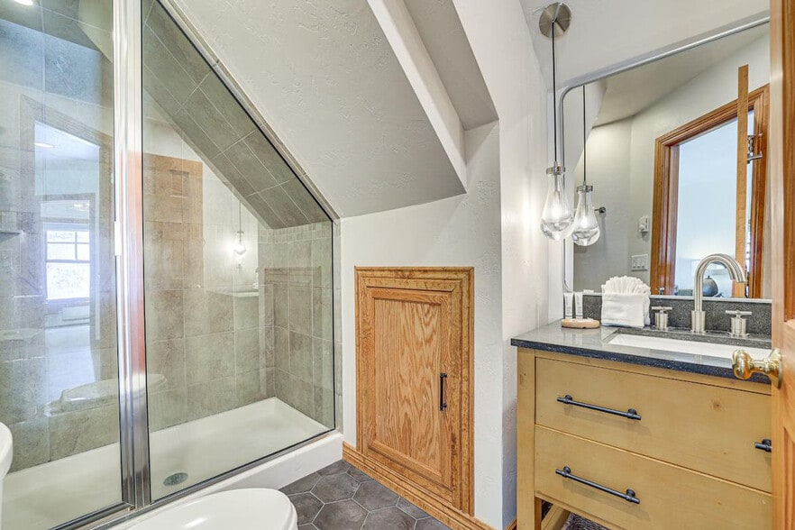 Building Photo - 304 N Main St