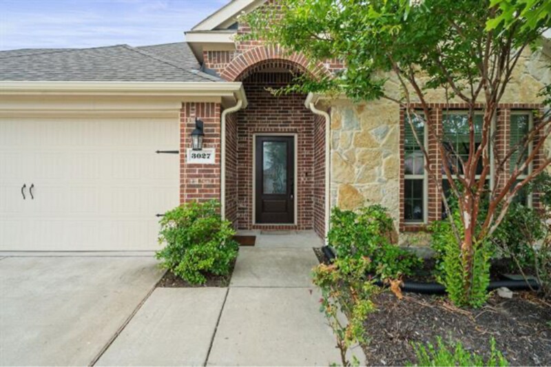 Building Photo - 3027 Maverick Dr