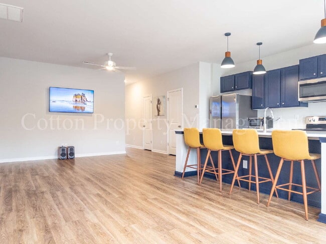 Building Photo - 7626 Knightbell Cir