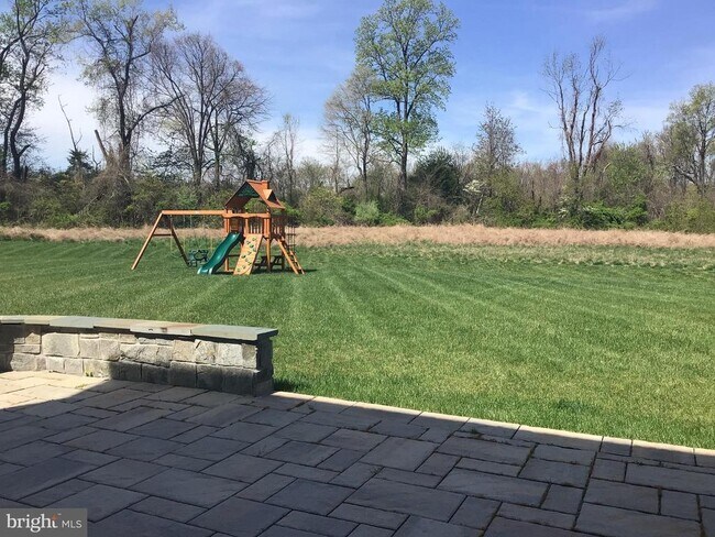 Building Photo - 24903 Dahlia Manor Pl