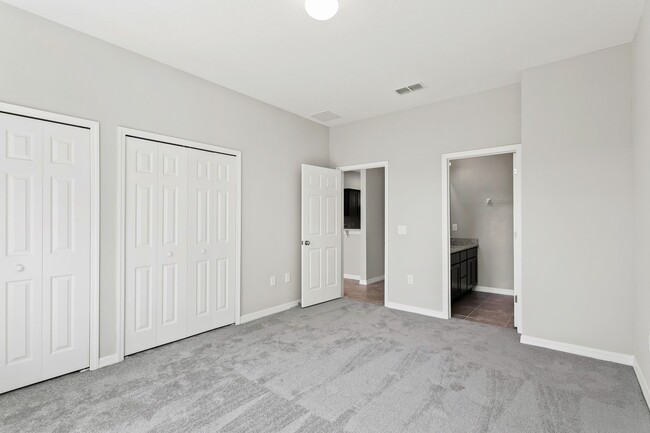 Building Photo - 4/2.5 Beautiful Energy Efficient Townhome ...