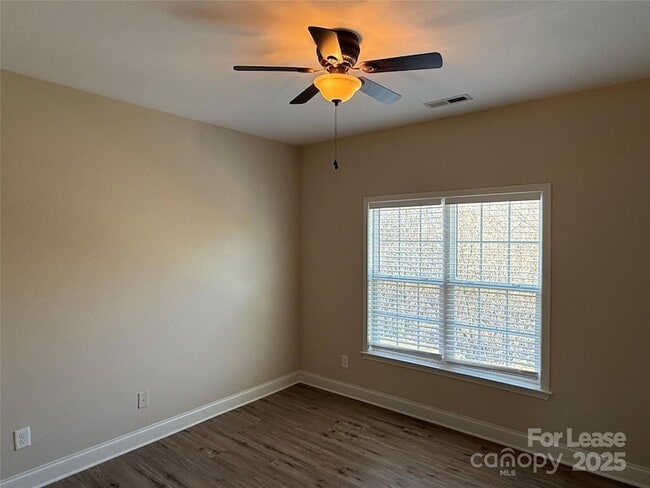 Building Photo - 371 Beacon St NW