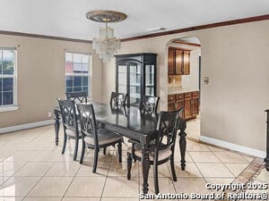 Building Photo - 903 Saxonhill Dr